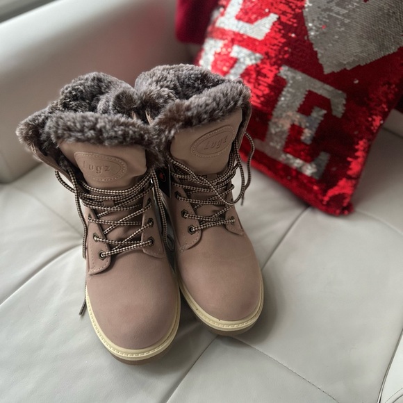 Women’s Size 8.5 M Soft Pink fur Lugz Boot NWT - Picture 7 of 7